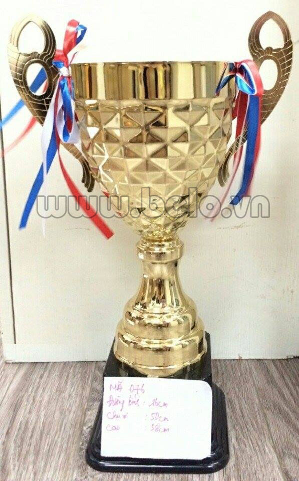 Cúp thể thao mã Belo011